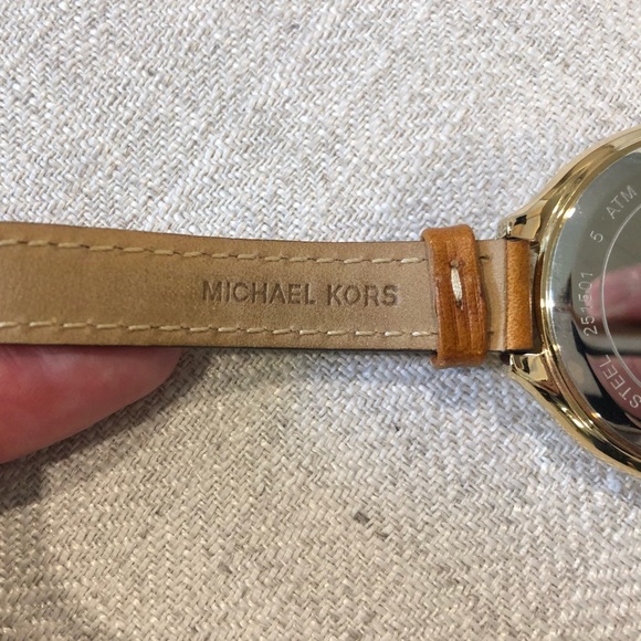 Michael Kors Slim Runway Watch - Picture 12 of 16